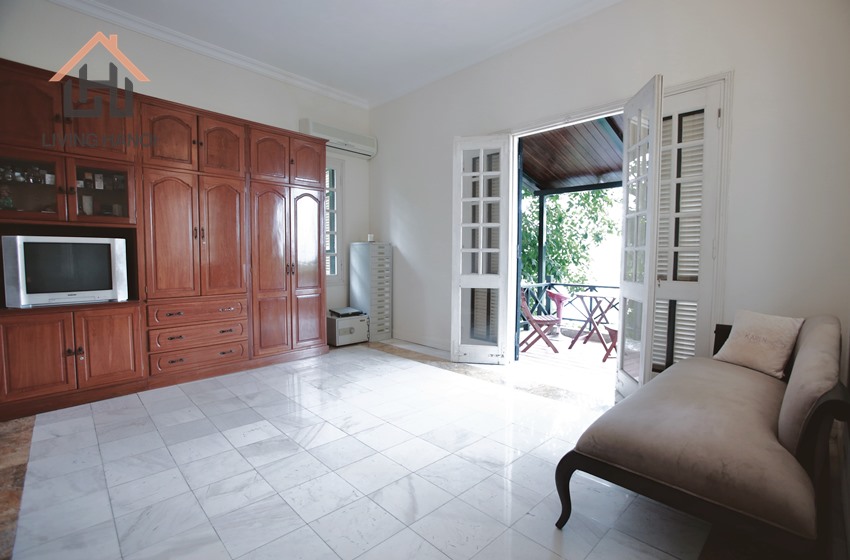04 bedroom house with lake view for rent in Tay Ho, Hanoi 04 bedroom house with lake view for rent in Tay Ho, Hanoi