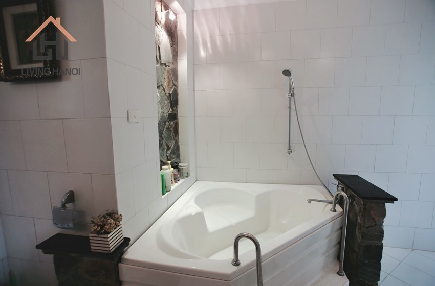 04 bedroom house with lake view for rent in Tay Ho, Hanoi 04 bedroom house with lake view for rent in Tay Ho, Hanoi