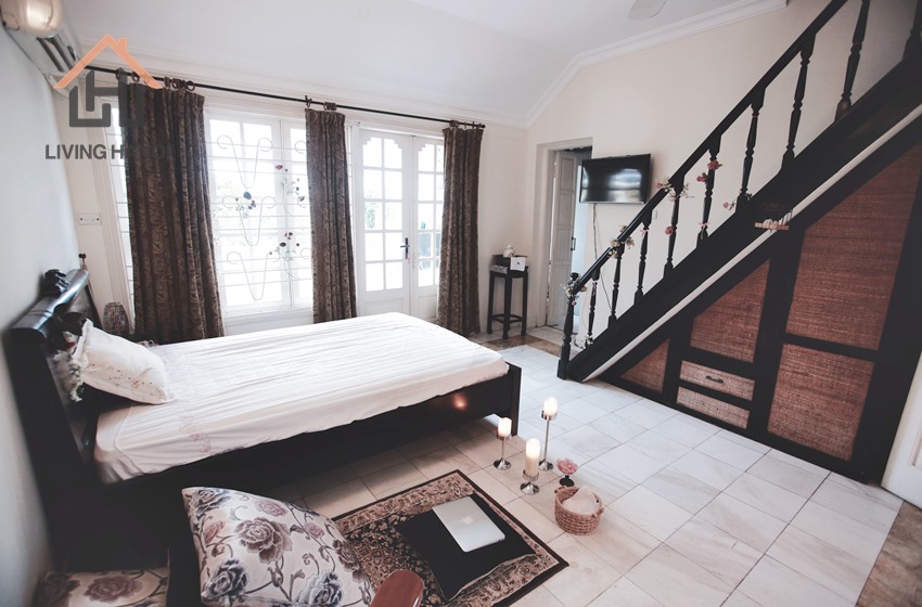 04 bedroom house with lake view for rent in Tay Ho, Hanoi 04 bedroom house with lake view for rent in Tay Ho, Hanoi