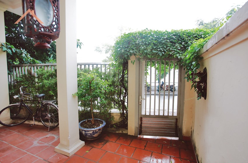 04 bedroom house with lake view for rent in Tay Ho, Hanoi 04 bedroom house with lake view for rent in Tay Ho, Hanoi