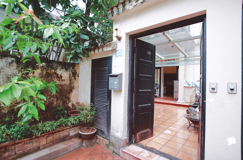 04 bedroom house with lake view for rent in Tay Ho, Hanoi 04 bedroom house with lake view for rent in Tay Ho, Hanoi