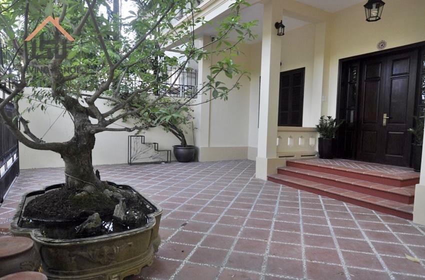 Beautiful layout, fully furnished 3 bedrooms villa with bright windows for rent in Tay Ho Beautiful layout, fully furnished 3 bedrooms villa with bright windows for rent in Tay Ho