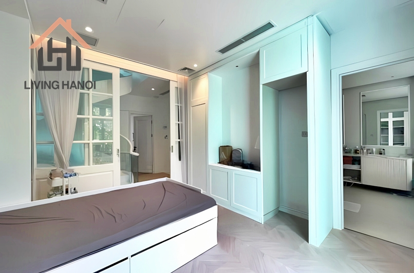 Beautiful villa with riverview for rent in Vinhomes Riverside, Hanoi Beautiful villa with riverview for rent in Vinhomes Riverside, Hanoi