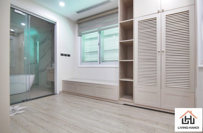 Bright 04 bedroom house for rent in Vinhomes Riverside, Long Bien, Hanoi Bright 04 bedroom house for rent in Vinhomes Riverside, Long Bien, Hanoi