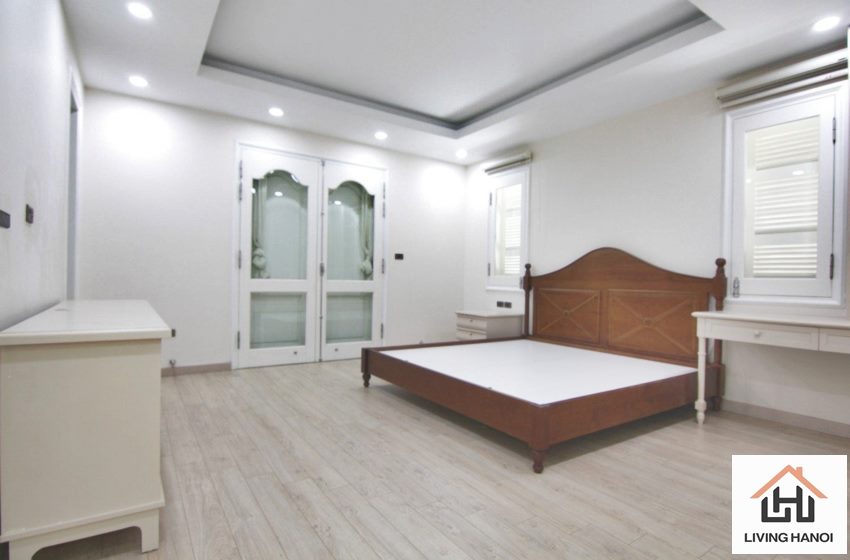 Bright 04 bedroom house for rent in Vinhomes Riverside, Long Bien, Hanoi Bright 04 bedroom house for rent in Vinhomes Riverside, Long Bien, Hanoi