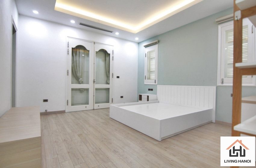 Bright 04 bedroom house for rent in Vinhomes Riverside, Long Bien, Hanoi Bright 04 bedroom house for rent in Vinhomes Riverside, Long Bien, Hanoi
