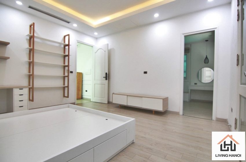 Bright 04 bedroom house for rent in Vinhomes Riverside, Long Bien, Hanoi Bright 04 bedroom house for rent in Vinhomes Riverside, Long Bien, Hanoi