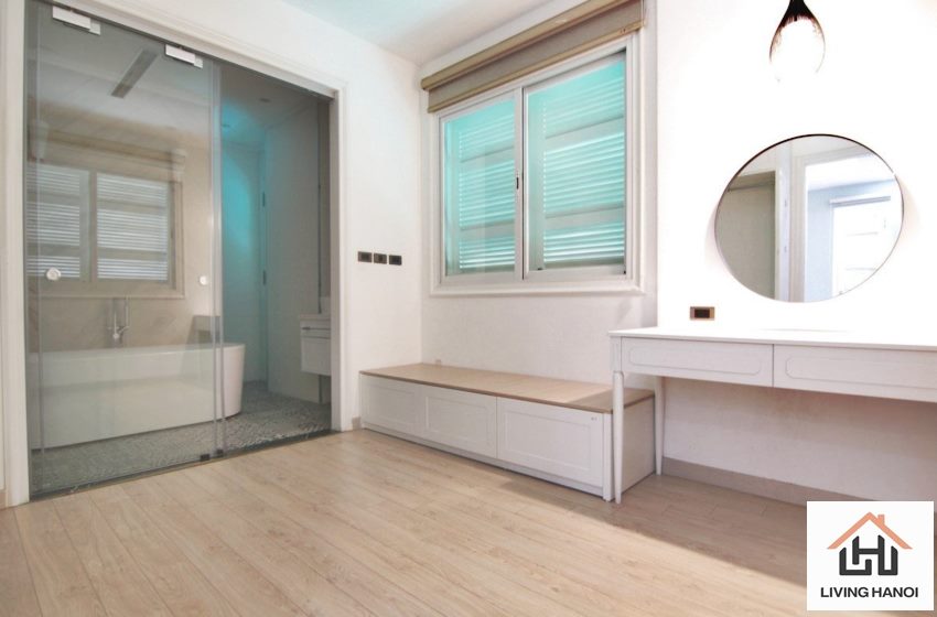 Bright 04 bedroom house for rent in Vinhomes Riverside, Long Bien, Hanoi Bright 04 bedroom house for rent in Vinhomes Riverside, Long Bien, Hanoi
