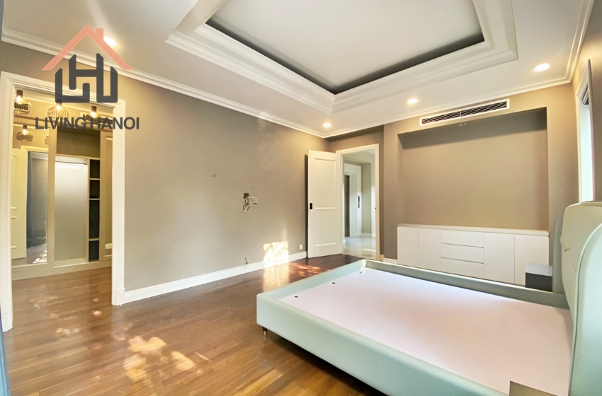Charming house with 04 bedrooms for rent in Vinhomes Riverside, Hanoi. Charming house with 04 bedrooms for rent in Vinhomes Riverside, Hanoi.