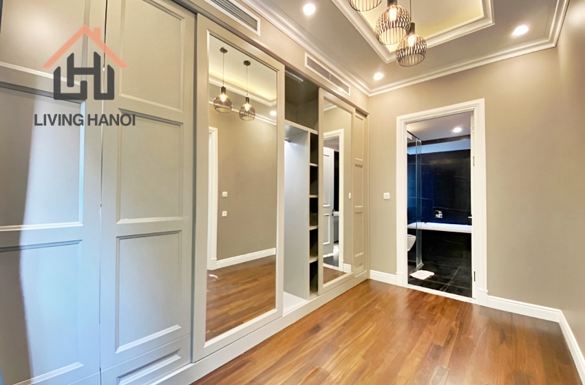 Charming house with 04 bedrooms for rent in Vinhomes Riverside, Hanoi. Charming house with 04 bedrooms for rent in Vinhomes Riverside, Hanoi.