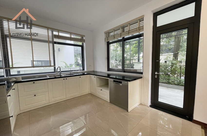 FAMILY LIVING! Big villa for rent in Starlake, Tay Ho Tay, Hanoi FAMILY LIVING! Big villa for rent in Starlake, Tay Ho Tay, Hanoi
