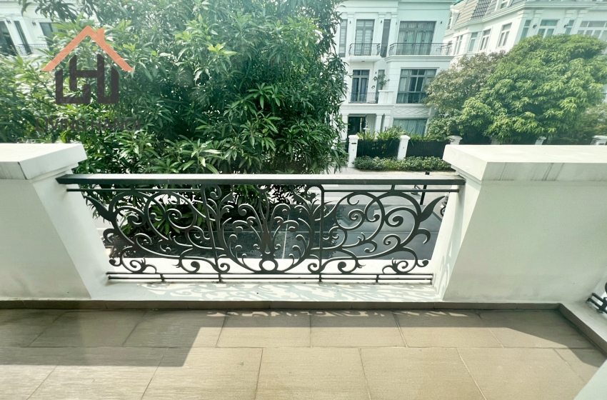Gorgeous 04 bedrooms house available for rent in Vinhomes Riverside, Hanoi Gorgeous 04 bedrooms house available for rent in Vinhomes Riverside, Hanoi