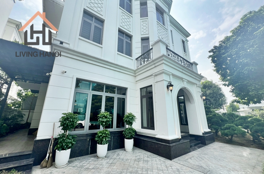 Gorgeous 04 bedrooms house available for rent in Vinhomes Riverside, Hanoi Gorgeous 04 bedrooms house available for rent in Vinhomes Riverside, Hanoi