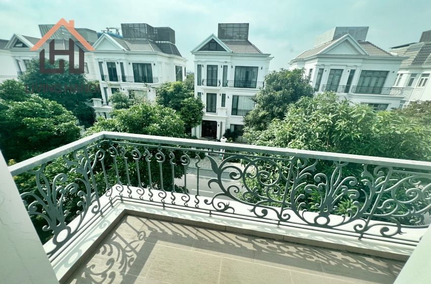 Gorgeous 04 bedrooms house available for rent in Vinhomes Riverside, Hanoi Gorgeous 04 bedrooms house available for rent in Vinhomes Riverside, Hanoi