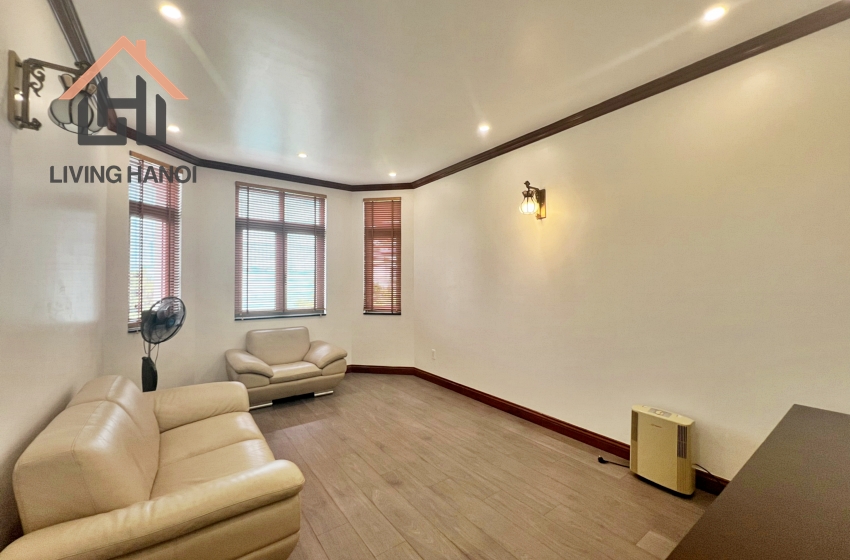 Gorgeous 04 bedrooms house available for rent in Vinhomes Riverside, Hanoi Gorgeous 04 bedrooms house available for rent in Vinhomes Riverside, Hanoi