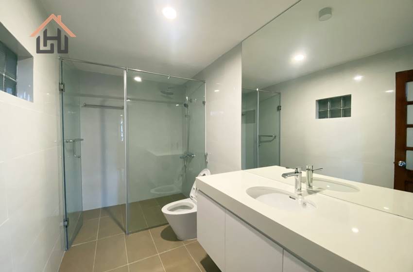 House with yard for rent with 5 bedrooms, Tay Ho, Hanoi House with yard for rent with 5 bedrooms, Tay Ho, Hanoi