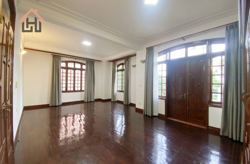 House with yard for rent with 5 bedrooms, Tay Ho, Hanoi House with yard for rent with 5 bedrooms, Tay Ho, Hanoi