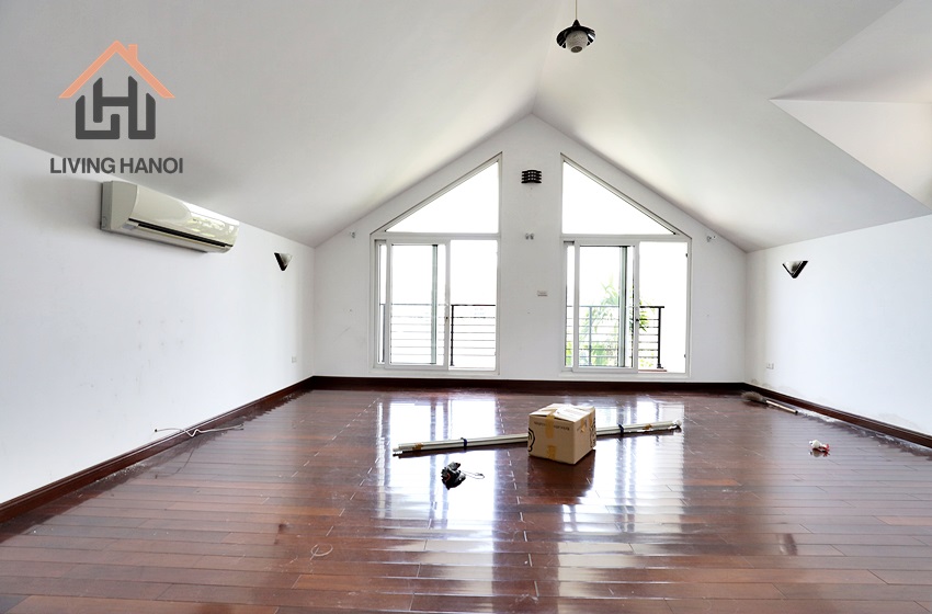 Lakefront villa with pool in Tay Ho, Hanoi Lakefront villa with pool in Tay Ho, Hanoi