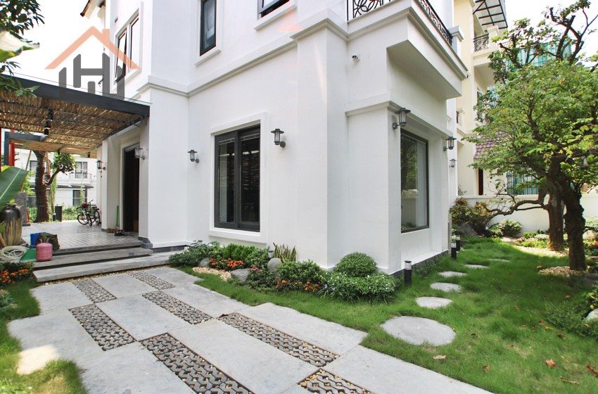 Modern villa for rent in Vinhomes Riverside, Long Bien District, Ha Noi Modern villa for rent in Vinhomes Riverside, Long Bien District, Ha Noi