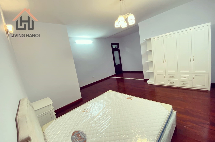 New house with yard near HCM museumin Ba Dinh, Ha Noi New house with yard near HCM museumin Ba Dinh, Ha Noi