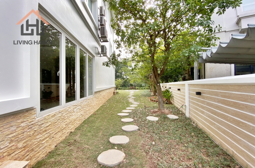 Nice and spacious villa for rent in Vinhomes Riverside, Long Bien District, Ha Noi Nice and spacious villa for rent in Vinhomes Riverside, Long Bien District, Ha Noi