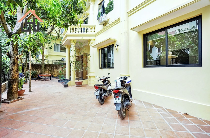 Spacious villa 04 bedrooms with swimmingpool in Tay Ho, Hanoi Spacious villa 04 bedrooms with swimmingpool in Tay Ho, Hanoi