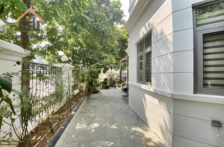 Spacious villa for rent with huge yard in Vinhomes Harmony, Hanoi Spacious villa for rent with huge yard in Vinhomes Harmony, Hanoi