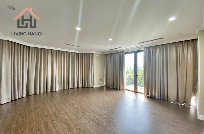 Spacious villa for rent with huge yard in Vinhomes Harmony, Hanoi Spacious villa for rent with huge yard in Vinhomes Harmony, Hanoi