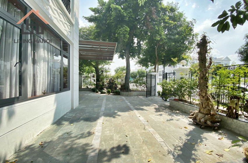 Spacious villa for rent with huge yard in Vinhomes Harmony, Hanoi Spacious villa for rent with huge yard in Vinhomes Harmony, Hanoi