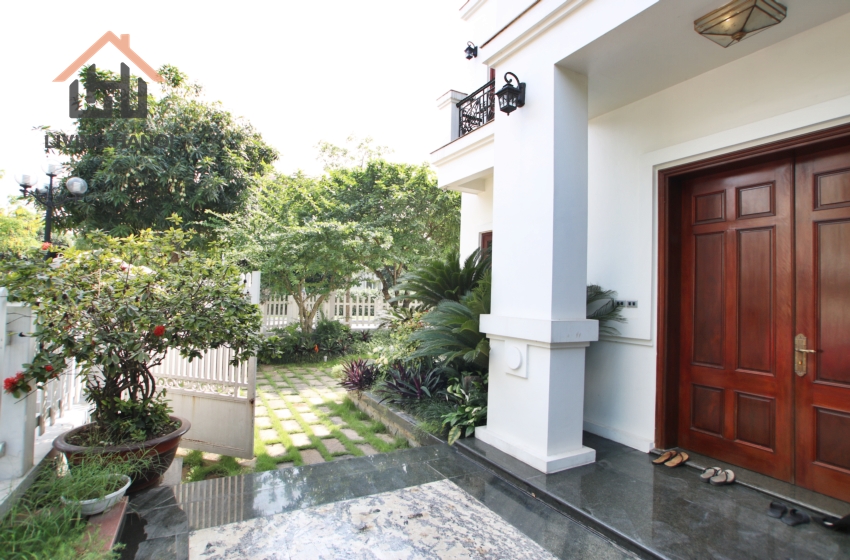 VINHOMES RIVERSIDE – 03 bedrooms villa with garden available for rent VINHOMES RIVERSIDE – 03 bedrooms villa with garden available for rent