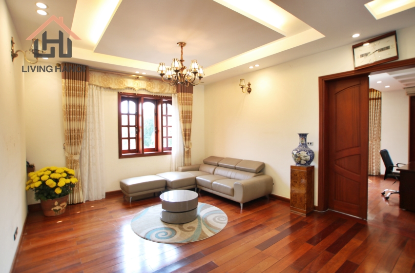 VINHOMES RIVERSIDE – 03 bedrooms villa with garden available for rent VINHOMES RIVERSIDE – 03 bedrooms villa with garden available for rent
