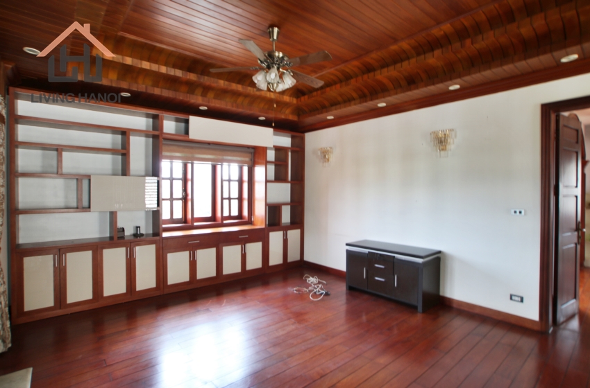 VINHOMES RIVERSIDE – 03 bedrooms villa with garden available for rent VINHOMES RIVERSIDE – 03 bedrooms villa with garden available for rent