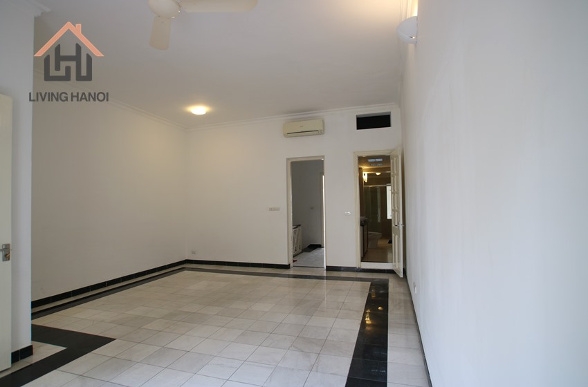 Waterfront house for rent in quite street Tay Ho, Hanoi Waterfront house for rent in quite street Tay Ho, Hanoi