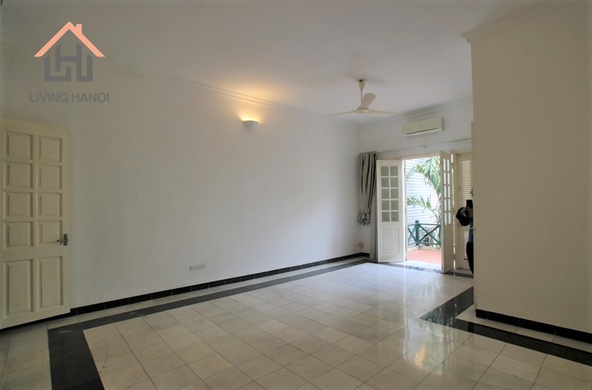 Waterfront house for rent in quite street Tay Ho, Hanoi Waterfront house for rent in quite street Tay Ho, Hanoi