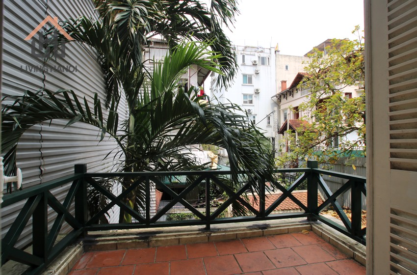Waterfront house for rent in quite street Tay Ho, Hanoi Waterfront house for rent in quite street Tay Ho, Hanoi