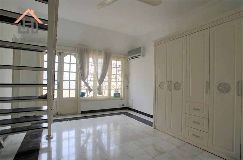 Waterfront house for rent in quite street Tay Ho, Hanoi Waterfront house for rent in quite street Tay Ho, Hanoi