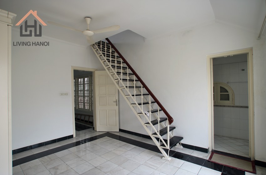 Waterfront house for rent in quite street Tay Ho, Hanoi Waterfront house for rent in quite street Tay Ho, Hanoi