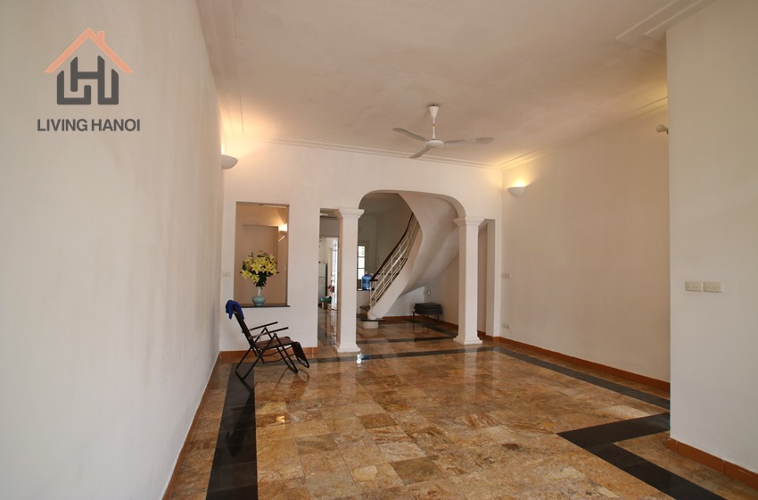 Waterfront house for rent in quite street Tay Ho, Hanoi Waterfront house for rent in quite street Tay Ho, Hanoi
