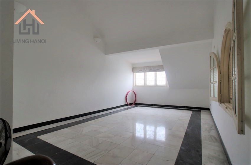Waterfront house for rent in quite street Tay Ho, Hanoi Waterfront house for rent in quite street Tay Ho, Hanoi
