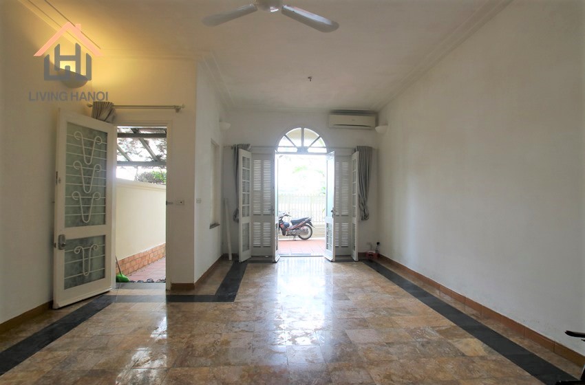 Waterfront house for rent in quite street Tay Ho, Hanoi Waterfront house for rent in quite street Tay Ho, Hanoi