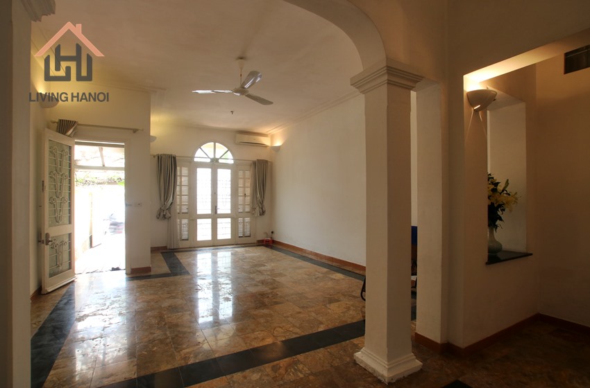Waterfront house for rent in quite street Tay Ho, Hanoi Waterfront house for rent in quite street Tay Ho, Hanoi