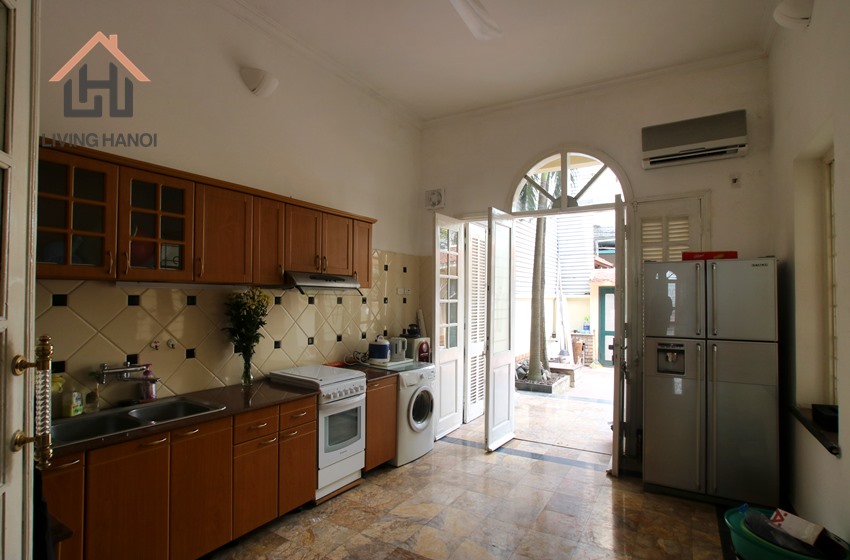 Waterfront house for rent in quite street Tay Ho, Hanoi Waterfront house for rent in quite street Tay Ho, Hanoi