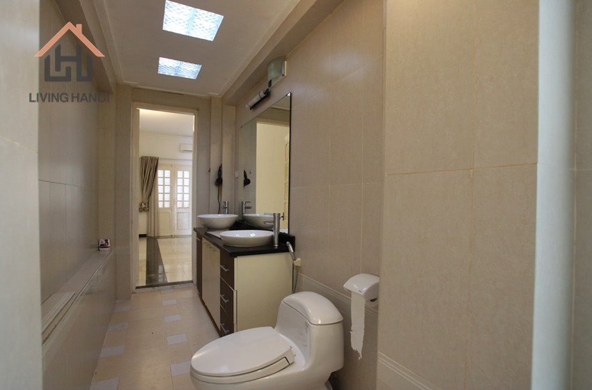 Waterfront house for rent in quite street Tay Ho, Hanoi Waterfront house for rent in quite street Tay Ho, Hanoi